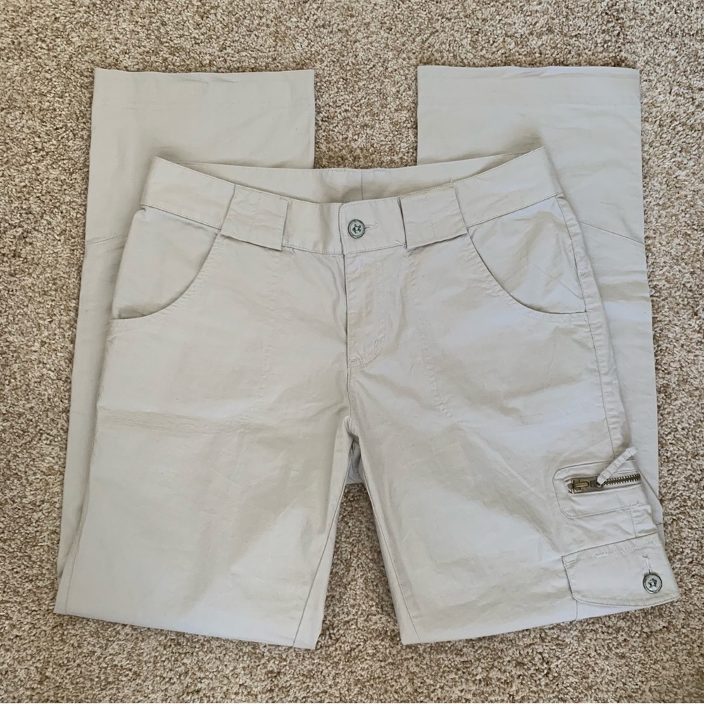 Women’s Columbia beige cargo pants, size 8